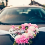 dekoracja samochodu kwiatami